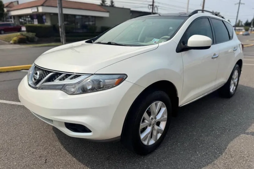 2012 Nissan Murano SV photo 1