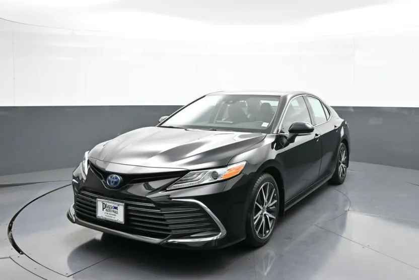 2022 Toyota Camry Hybrid XLE photo 1