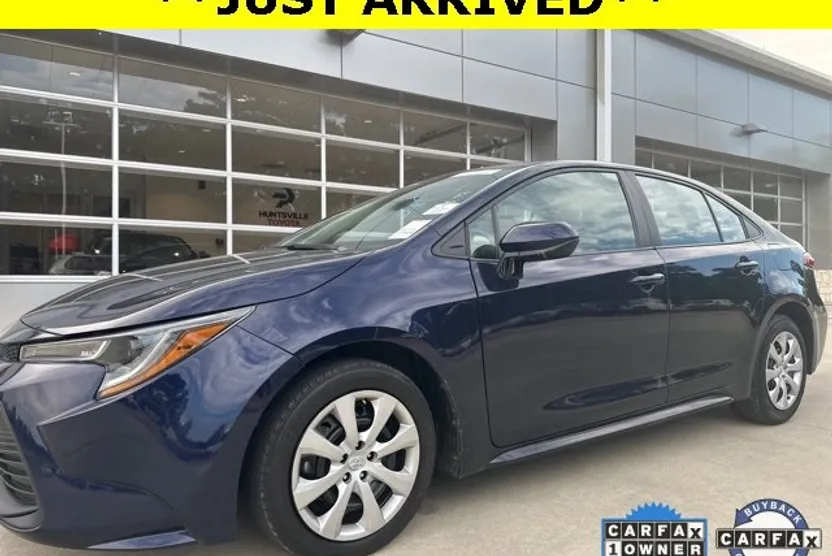2024 Toyota Corolla LE photo 1