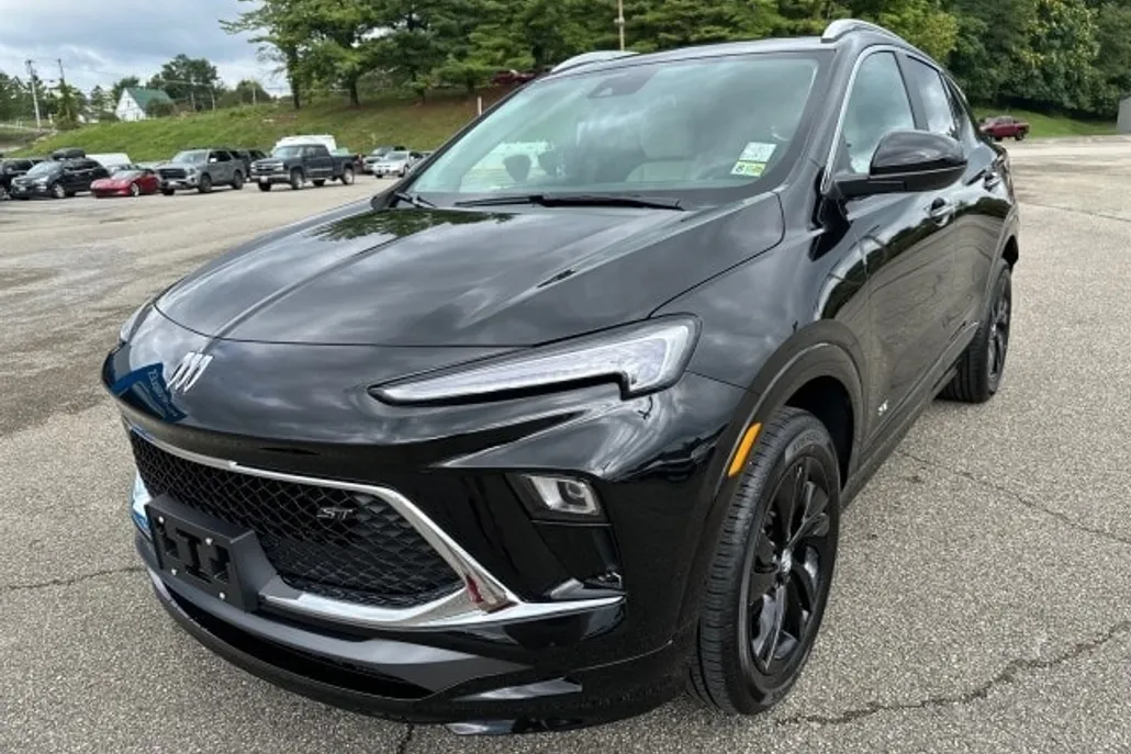 2025 Buick Encore GX Sport Touring photo 1