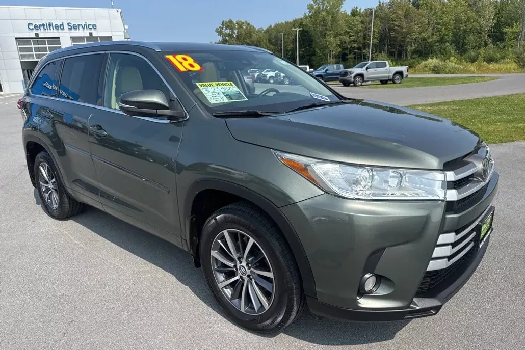 2018 Toyota Highlander SE photo 1