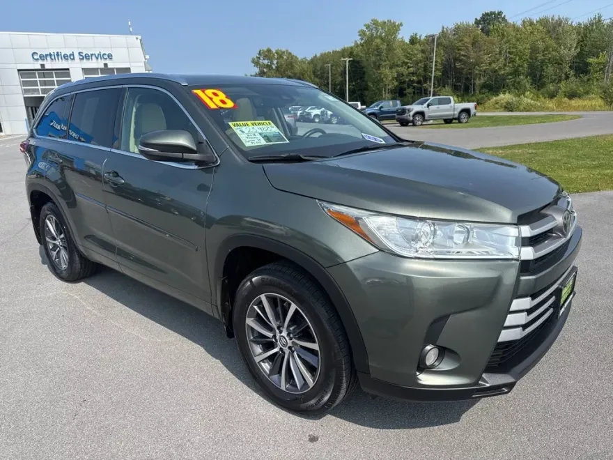 2018 Toyota Highlander SE photo 1