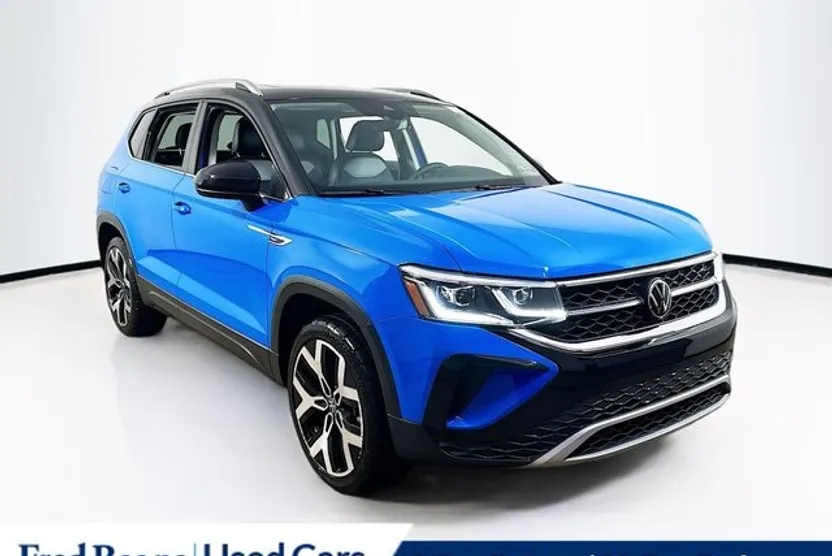 2023 Volkswagen Taos SEL photo 1
