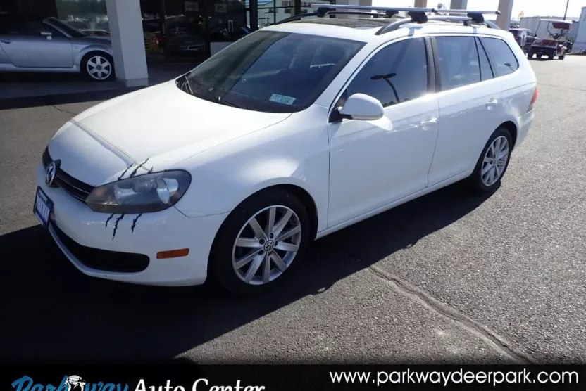 2013 Volkswagen Jetta SportWagen TDI photo 1