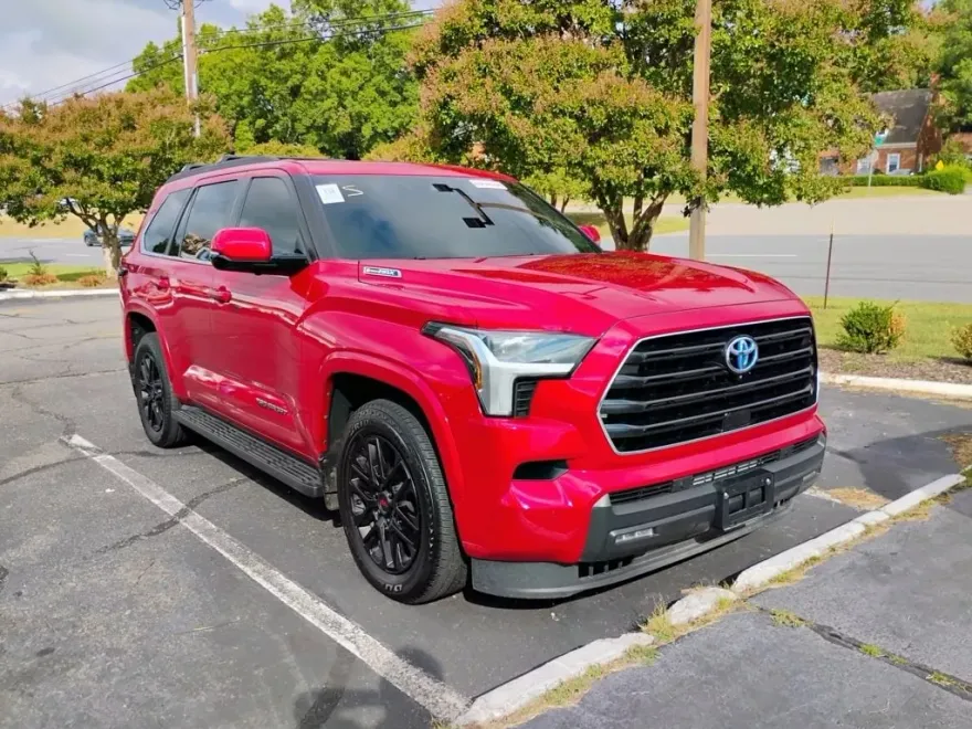 2024 Toyota Sequoia SR5 photo 1