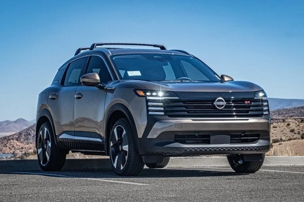 2025 Nissan Kicks SR photo 1