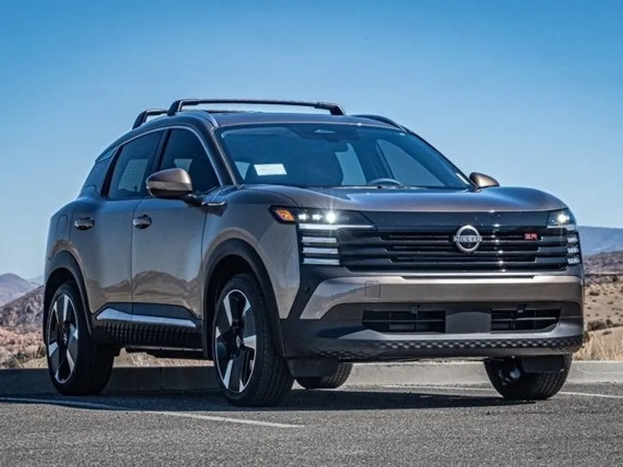 2025 Nissan Kicks SR photo 1