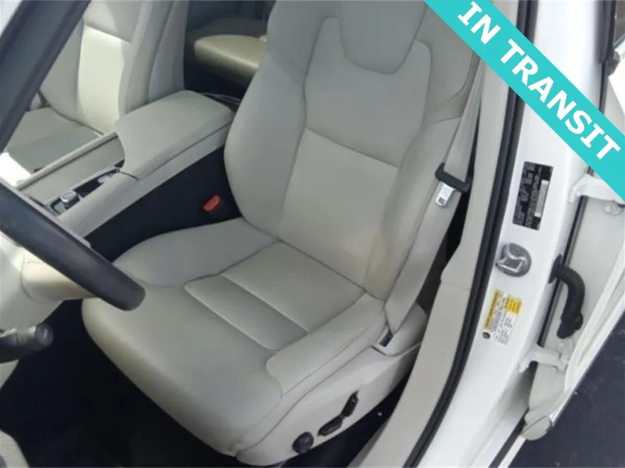 2023 Volvo XC90 Plus photo 1