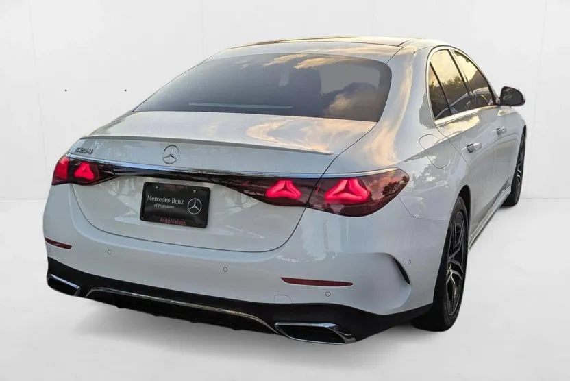 2025 Mercedes Benz E 350 Sedan photo 1