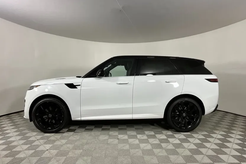 2025 Land Rover Range Rover Sport SE photo 1