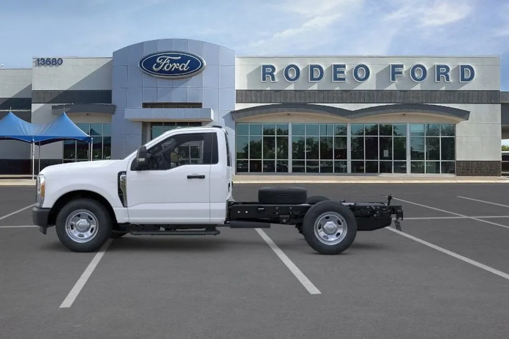 2025 Ford F-350 XL photo 1