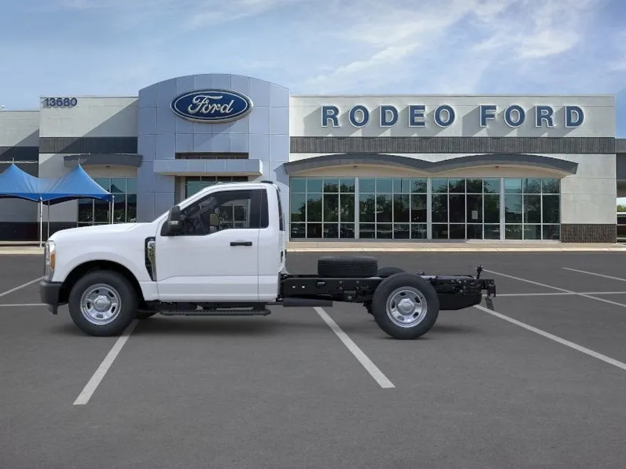 2025 Ford F-350 XL photo 1