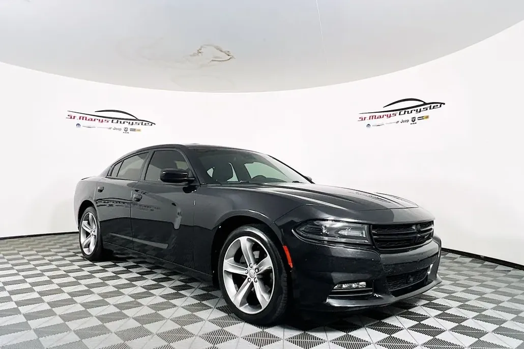 2015 Dodge Charger SXT photo 1