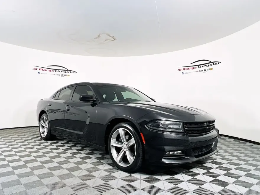 2015 Dodge Charger SXT photo 1