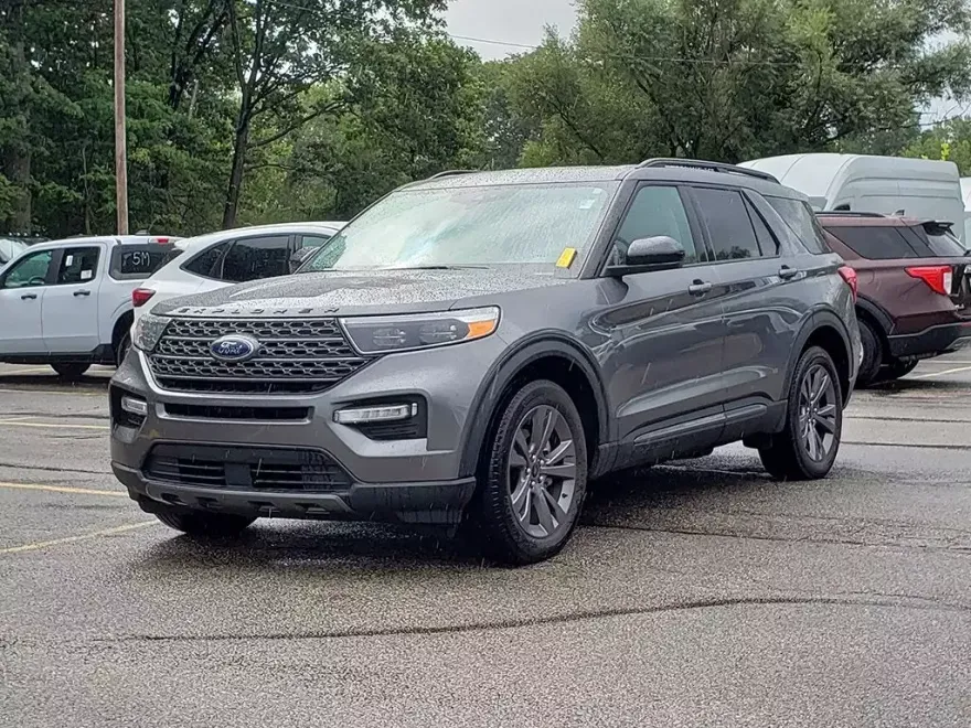 2022 Ford Explorer XLT photo 1