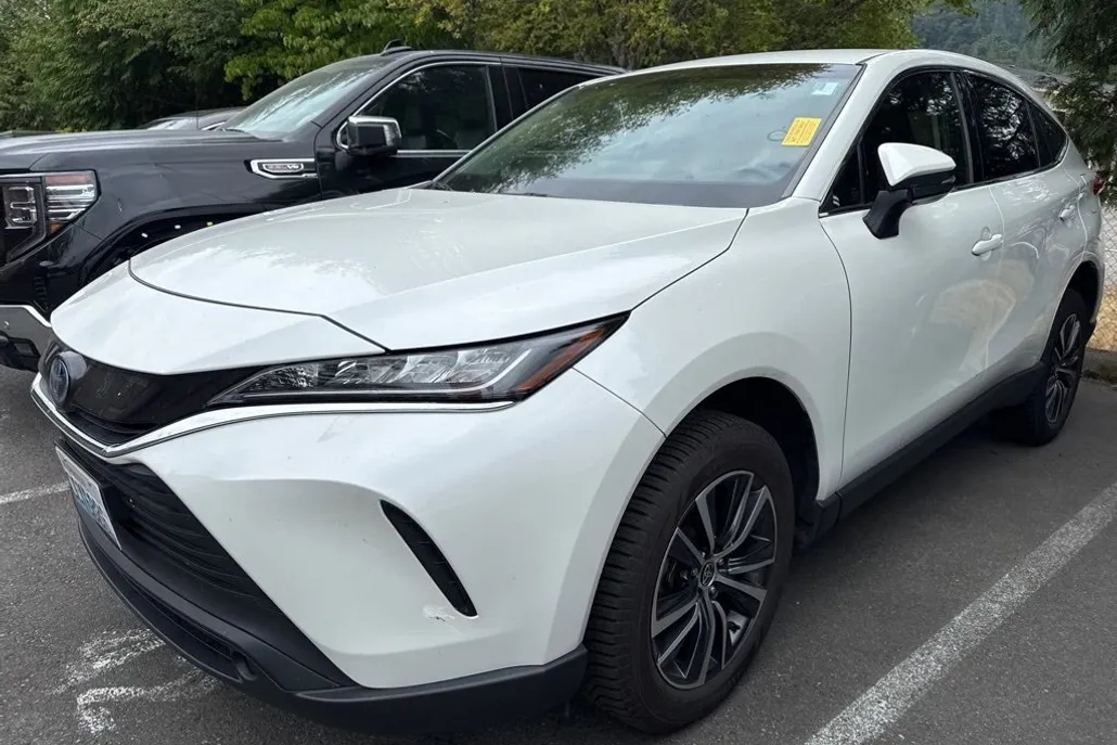 2022 Toyota Venza LE photo 1