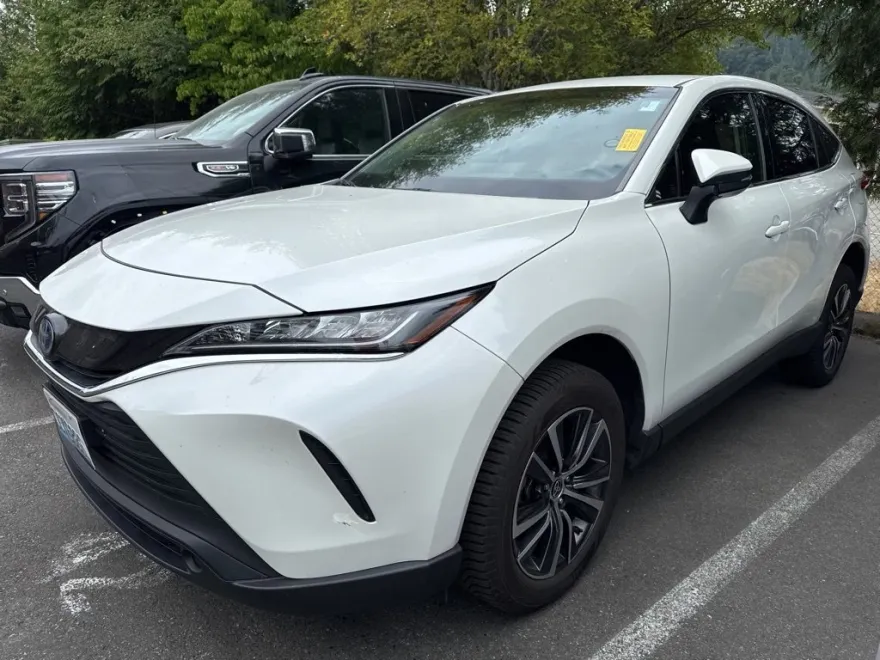 2022 Toyota Venza LE photo 1