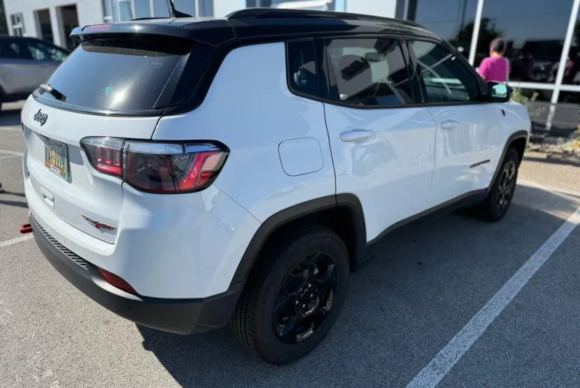 2023 Jeep Compass Trailhawk photo 1