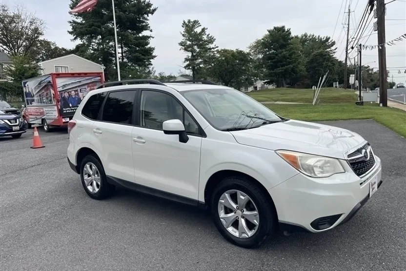 2014 Subaru Forester 2.5i Premium photo 1