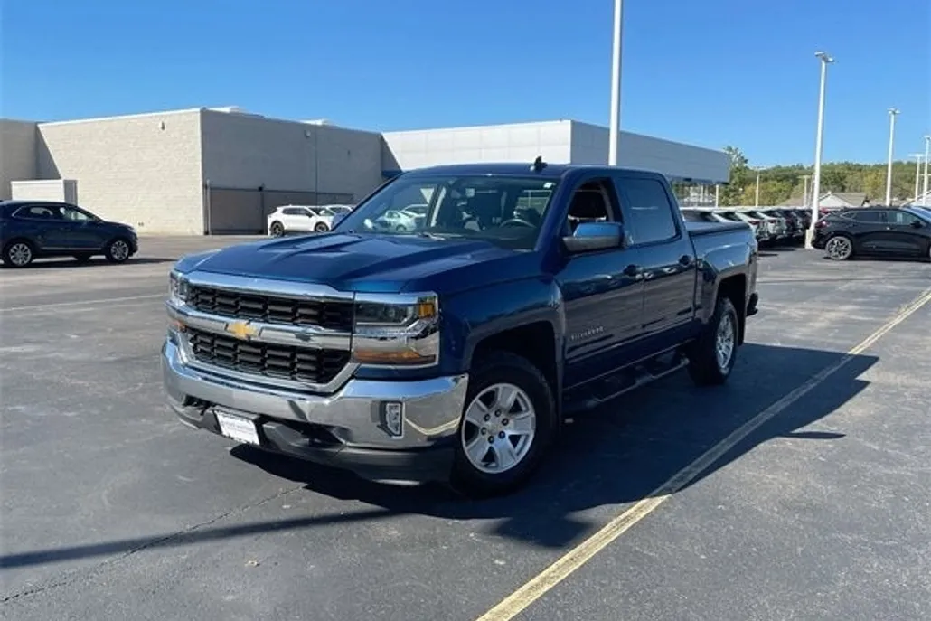 2017 Chevrolet Silverado 1500 LT photo 1