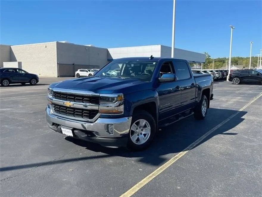 2017 Chevrolet Silverado 1500 LT photo 1