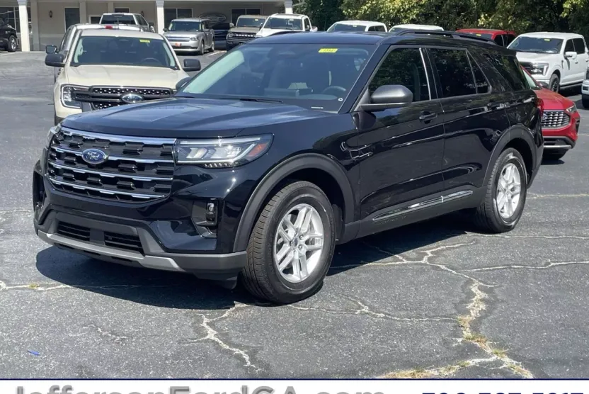 2025 Ford Explorer photo 1