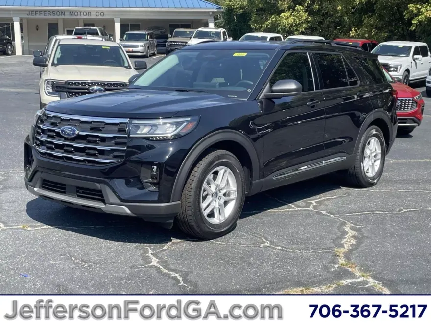 2025 Ford Explorer photo 1