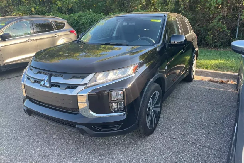 2024 Mitsubishi Outlander Sport ES photo 1