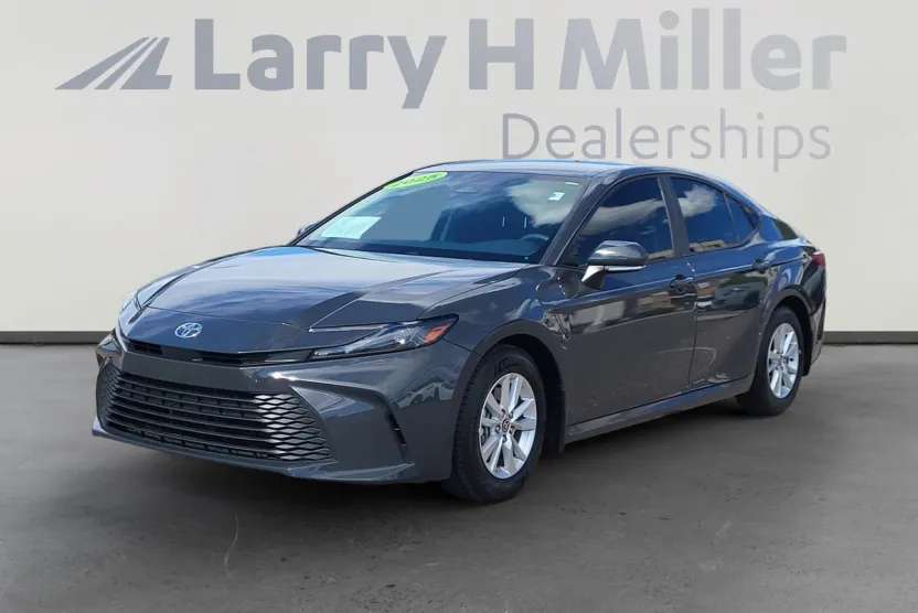 2025 Toyota Camry LE photo 1