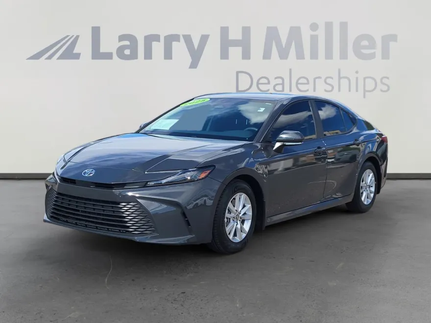 2025 Toyota Camry LE photo 1