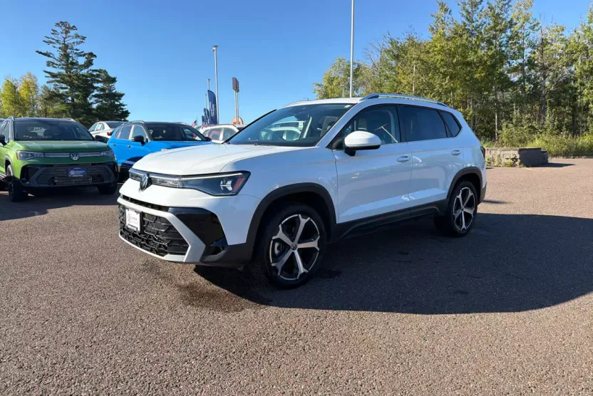 2025 Volkswagen Taos SEL photo 1