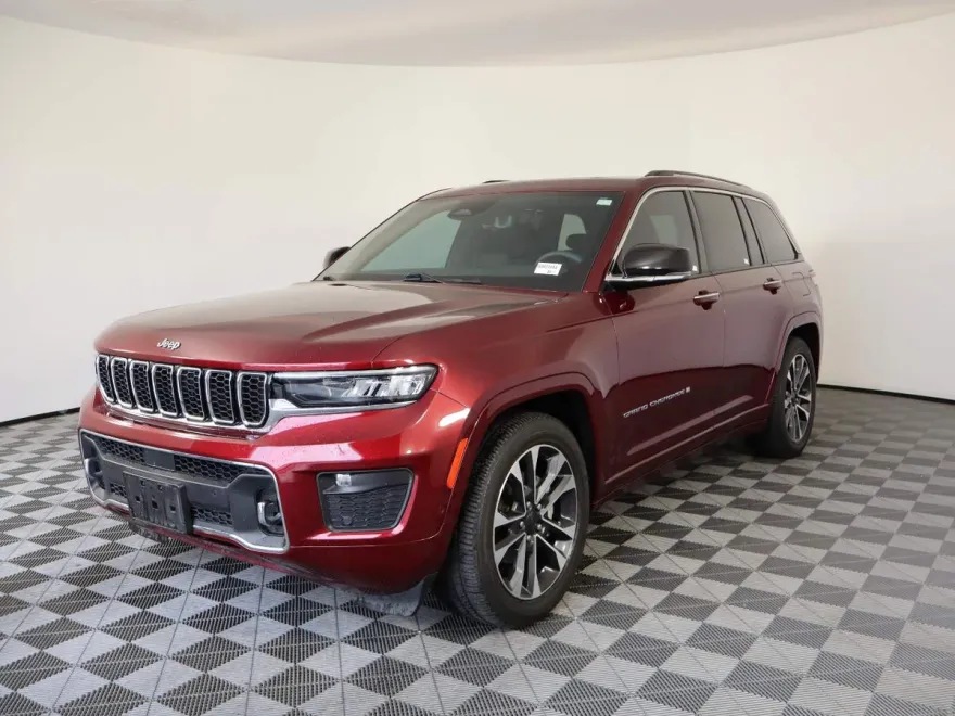 2023 Jeep Grand Cherokee Overland photo 1