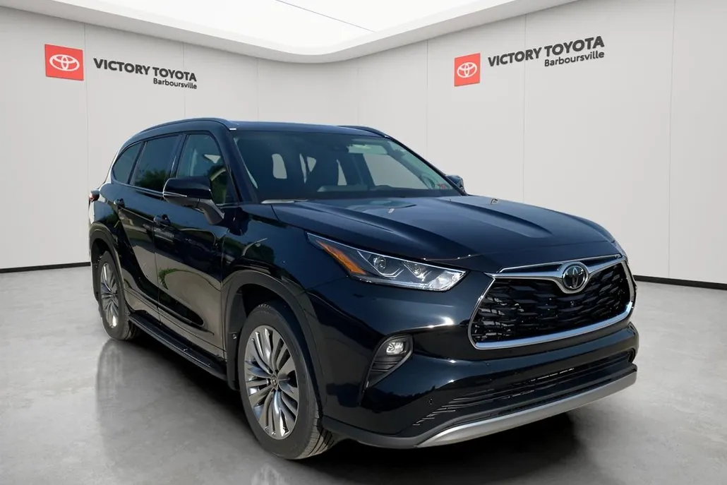 2025 Toyota Highlander Platinum photo 1