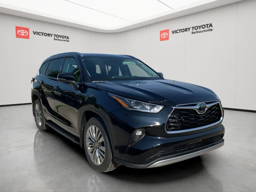 2025 Toyota Highlander Platinum photo 1