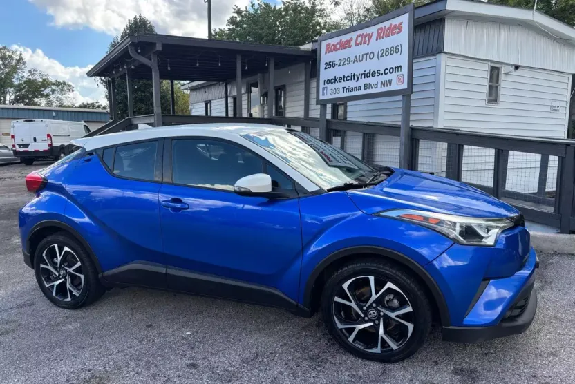 2018 Toyota C-HR XLE Premium photo 1