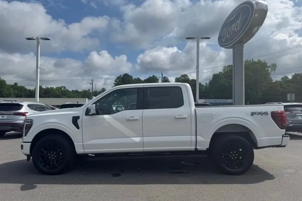 2025 Ford F-150 Lariat photo 1
