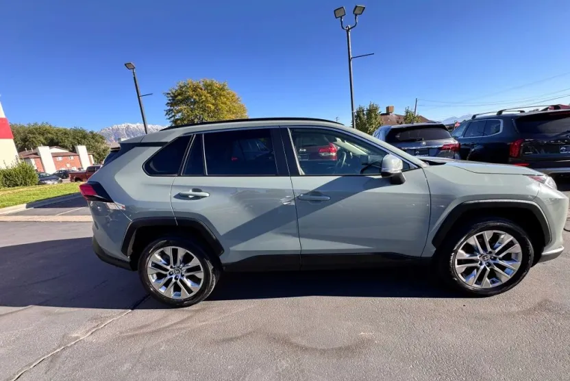 2021 Toyota RAV4 XLE Premium Sport photo 1