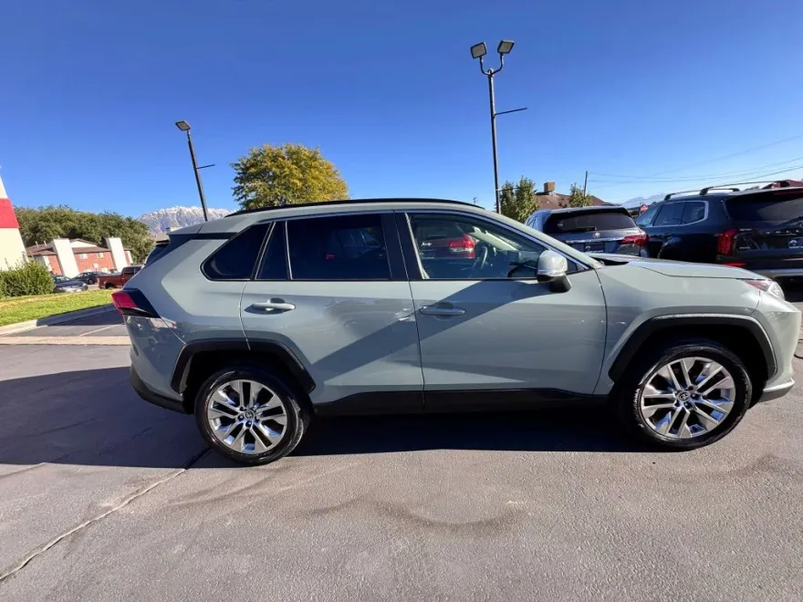 2021 Toyota RAV4 XLE Premium Sport photo 1