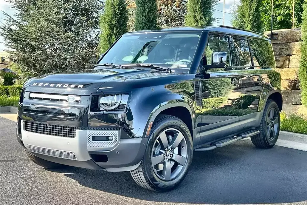 2025 Land Rover Defender 110 S photo 1