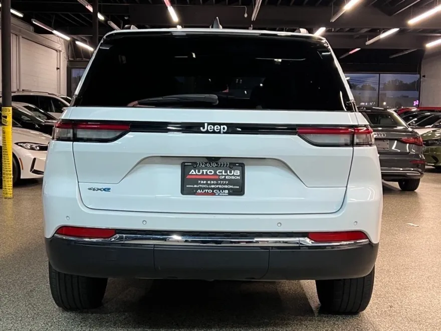 2024 Jeep Cherokee Limited 4xe photo 1