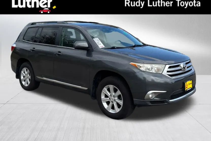 2011 Toyota Highlander SE photo 1