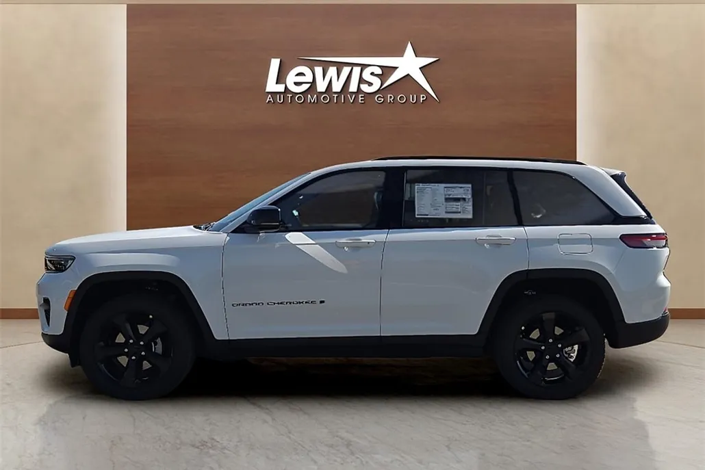 2025 Jeep Grand Cherokee Altitude photo 1