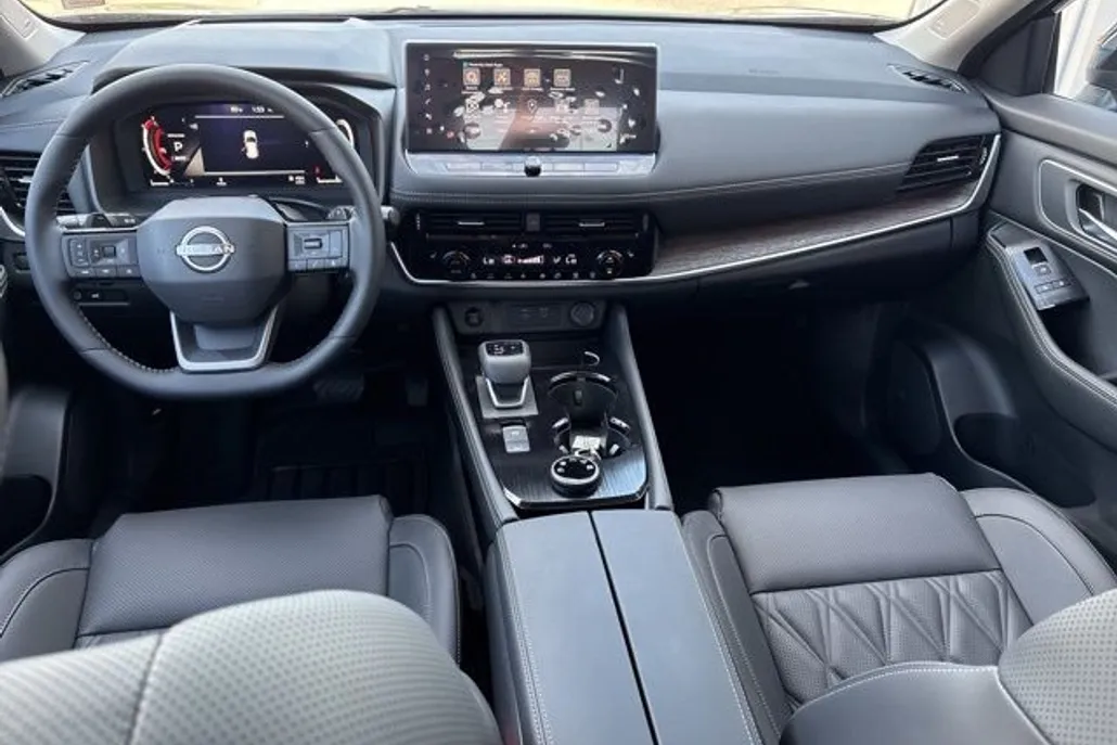 2026 Nissan Rogue Platinum photo 1