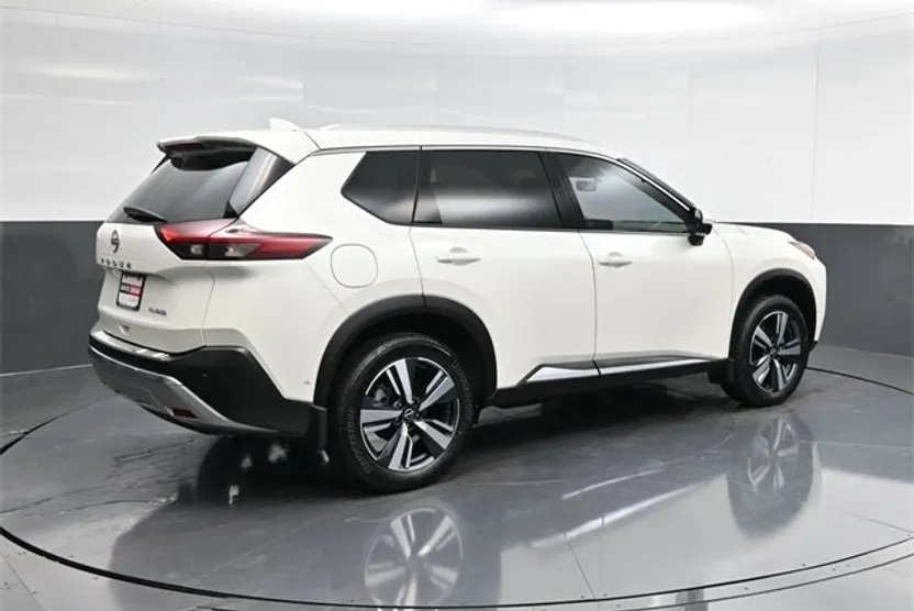 2023 Nissan Rogue Platinum photo 1