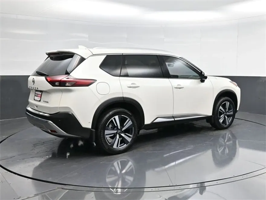 2023 Nissan Rogue Platinum photo 1