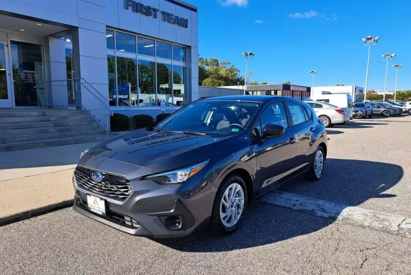 2025 Subaru Impreza Base photo 1