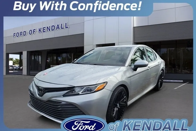 2020 Toyota Camry LE photo 1