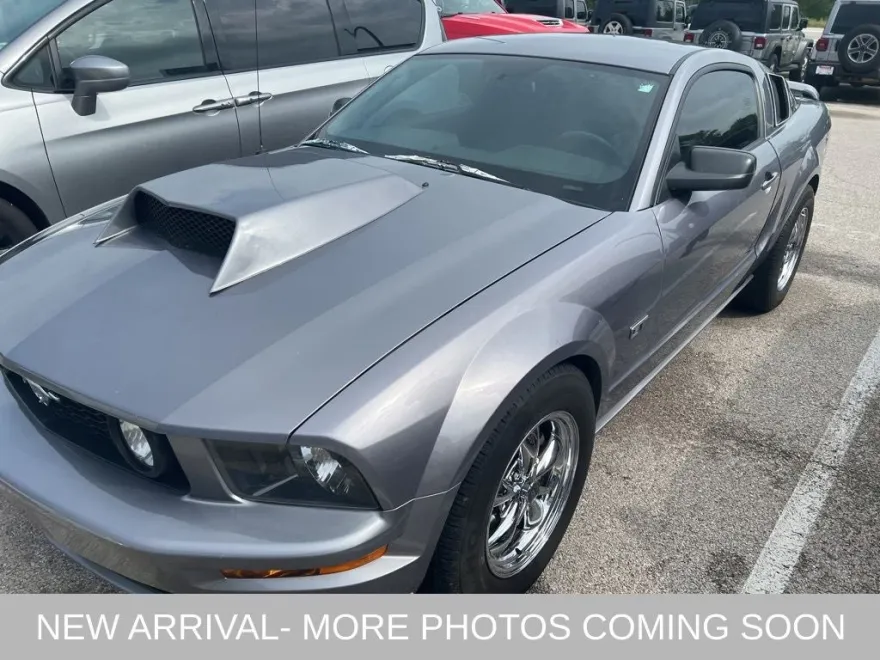 2006 Ford Mustang GT Deluxe photo 1