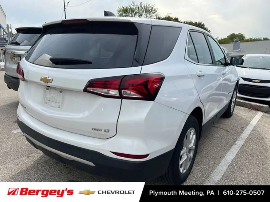 2022 Chevrolet Equinox LT photo 1