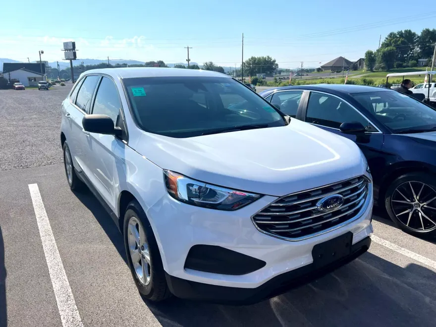 2019 Ford Edge SE photo 1